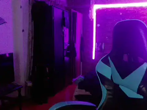 Snapshot of AngelaQueen_ chatting on 12.14.24 AngelaQueen  online show from 12.14.24