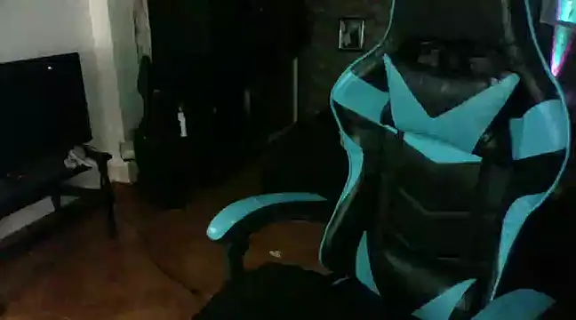 Snapshot of AngelaQueen_ chatting on 02.21.25 AngelaQueen  online show from 02.21.25