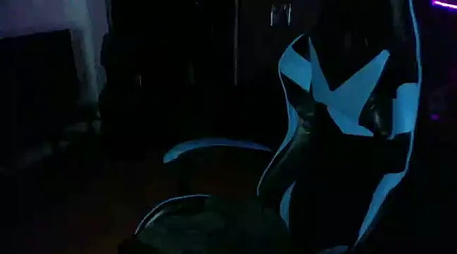 Snapshot of AngelaQueen_ chatting on 03.17.25 AngelaQueen  online show from 03.17.25