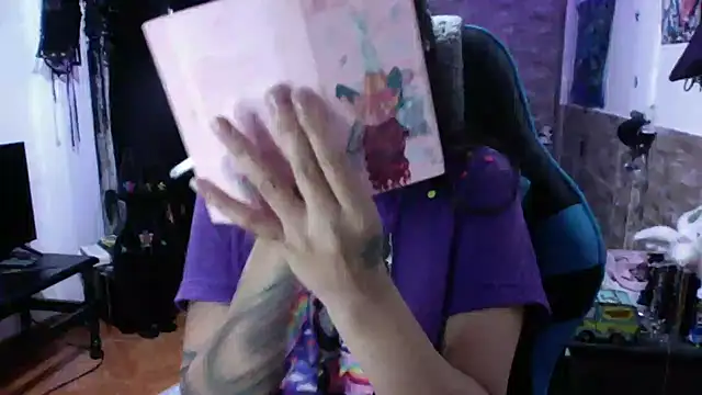 Snapshot of AngelaQueen_ chatting on 10.01.25 AngelaQueen  online show from 10.01.25