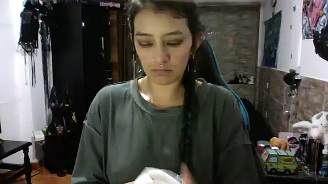 Snapshot of AngelaQueen_ chatting on 10.08.25 AngelaQueen  online show from 10.08.25