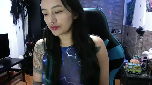 Snapshot of AngelaQueen_ chatting on 10.14.25 AngelaQueen  online show from 10.14.25