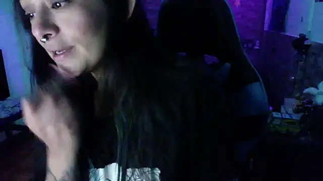 Snapshot of AngelaQueen_ chatting on 10.15.25 AngelaQueen  online show from 10.15.25