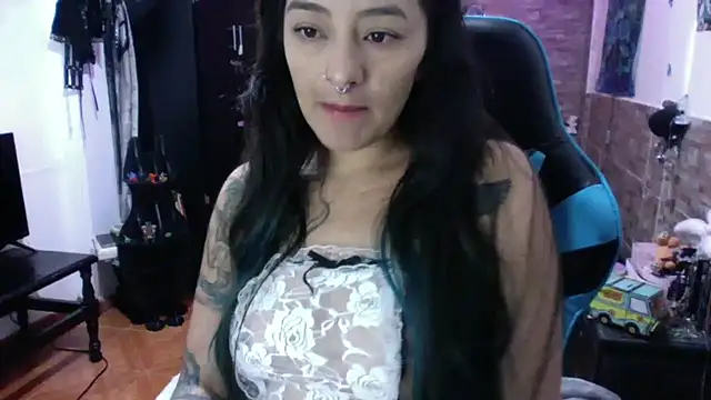 Snapshot of AngelaQueen_ chatting on 10.17.25 AngelaQueen  online show from 10.17.25