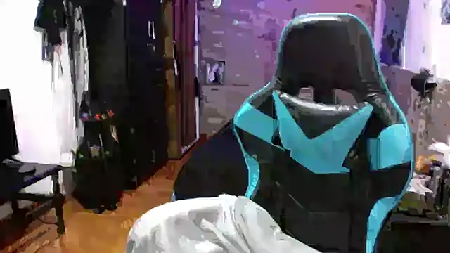 Snapshot of AngelaQueen_ chatting on 10.19.25 AngelaQueen  online show from 10.19.25