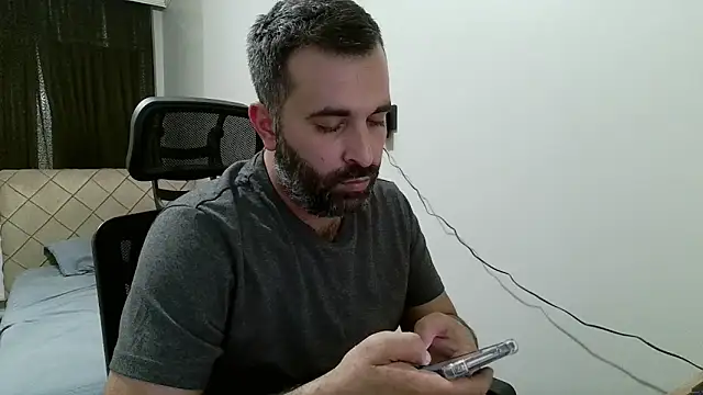 Snapshot of tgltplsr chatting on 12.19.25 tgltplsr online show from 12.19.25