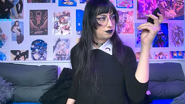 Snapshot of snowblack_ chatting on 10.01.25 snowblack online show from 10.01.25