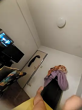 Snapshot of hotbiabrazil chatting on 12.15.25 hotbiabrazil online show from 12.15.25