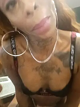 Snapshot of SlimBeenBadd1981 chatting on 12.19.25 SlimBeenBadd1981 online show from 12.19.25