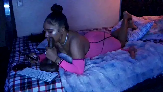 Snapshot of YasmineMinaj chatting on 03.09.25 YasmineMinaj online show from 03.09.25