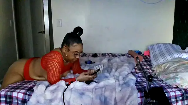 Snapshot of YasmineMinaj chatting on 03.09.25 YasmineMinaj online show from 03.09.25