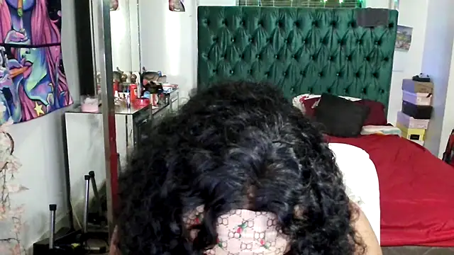 Snapshot of YasmineMinaj chatting on 09.18.25 YasmineMinaj online show from 09.18.25