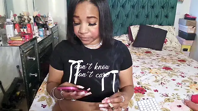 Snapshot of YasmineMinaj chatting on 09.21.25 YasmineMinaj online show from 09.21.25