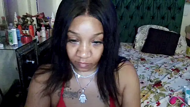 Snapshot of YasmineMinaj chatting on 09.24.25 YasmineMinaj online show from 09.24.25