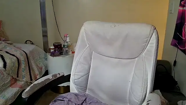 Snapshot of YasmineMinaj chatting on 11.25.25 YasmineMinaj online show from 11.25.25