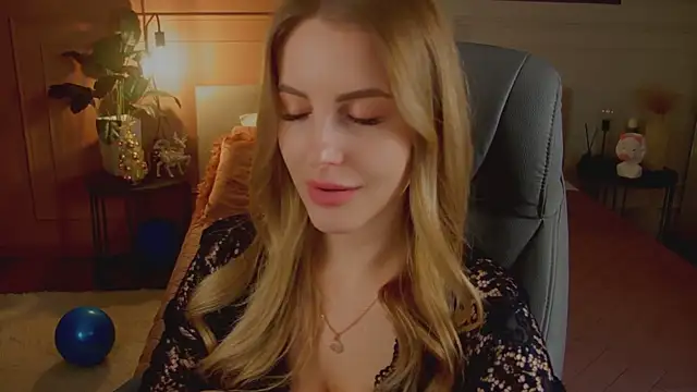 Snapshot of anita_blairr chatting on 12.15.25 anita blairr online show from 12.15.25