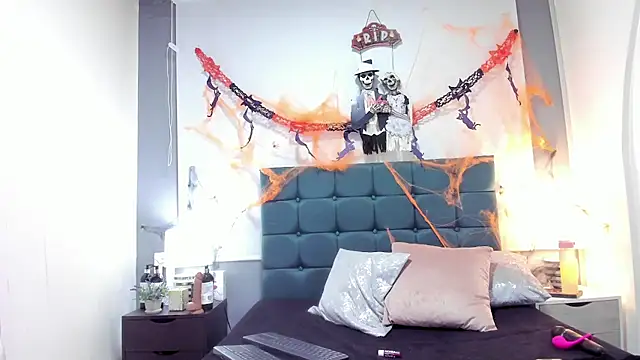 charlott lens online show from 10.30.25