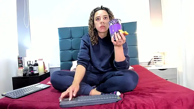 charlott lens online show from 11.18.25