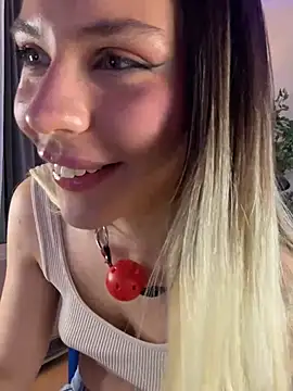 Snapshot of KittyKatyDream chatting on 01.18.25 KittyKatyDream online show from 01.18.25