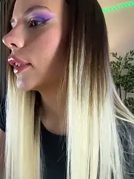 Snapshot of KittyKatyDream chatting on 02.10.25 KittyKatyDream online show from 02.10.25