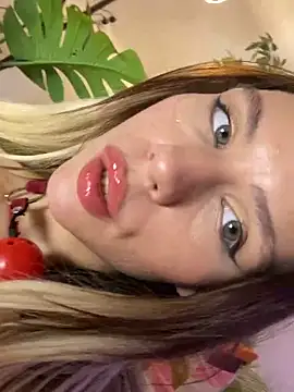 Snapshot of KittyKatyDream chatting on 03.14.25 KittyKatyDream online show from 03.14.25