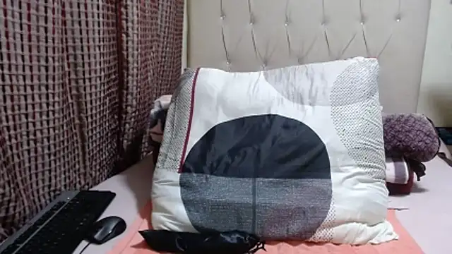 Snapshot of CHOCOLATEDARKBUSTYX chatting on 11.27.25 CHOCOLATEDARKBUSTYX online show from 11.27.25