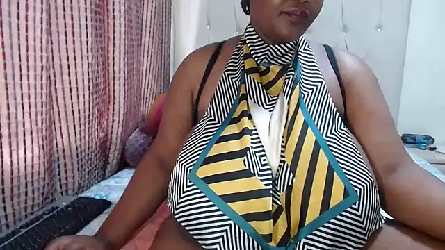 Snapshot of CHOCOLATEDARKBUSTYX chatting on 12.04.25 CHOCOLATEDARKBUSTYX online show from 12.04.25