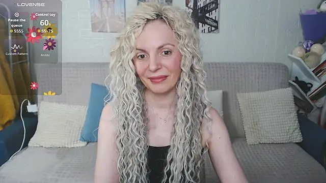 Snapshot of kiramarta chatting on 11.25.25 kiramarta online show from 11.25.25