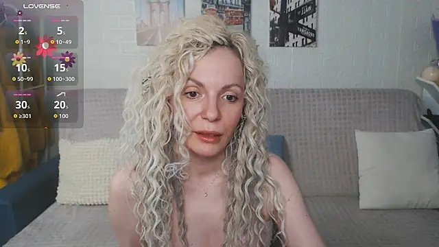 Snapshot of kiramarta chatting on 11.27.25 kiramarta online show from 11.27.25