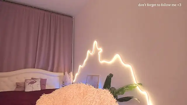 Snapshot of LauraCoy chatting on 02.07.26 LauraCoy online show from 02.07.26