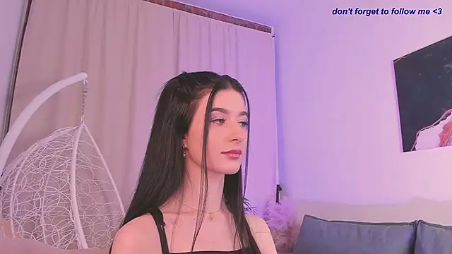 Snapshot of LauraCoy chatting on 05.07.26 LauraCoy online show from 05.07.26