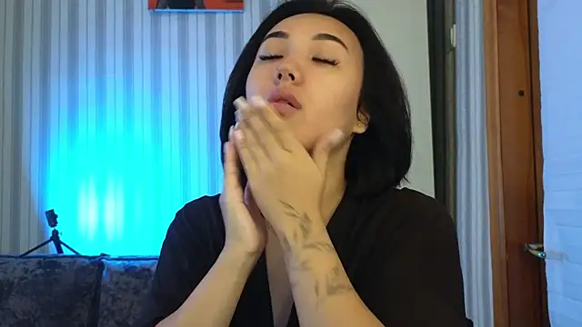 lily  foster online show from 09.19.25