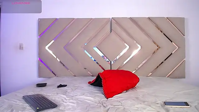 Raven foxter1 online show from 12.23.24