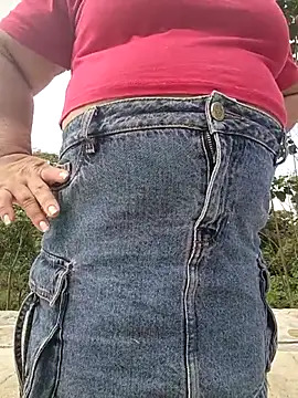 Snapshot of HORNY_MATURE25 chatting on 12.14.25 HORNY MATURE25 online show from 12.14.25