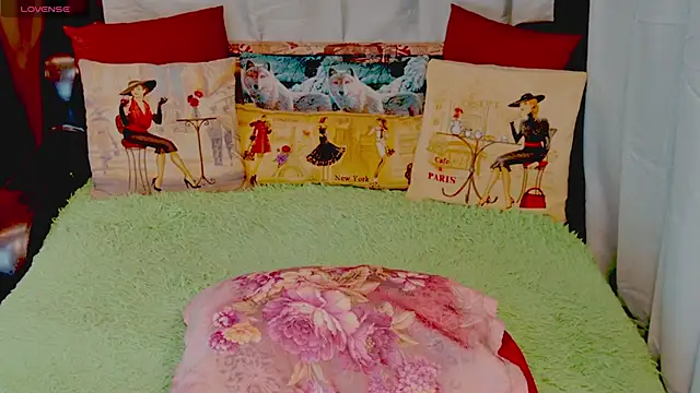 Snapshot of stiphlermom chatting on 09.24.25 stiphlermom online show from 09.24.25