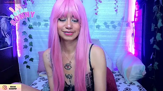 Snapshot of Roxanbunny1 chatting on 04.15.26 Roxanbunny1 online show from 04.15.26
