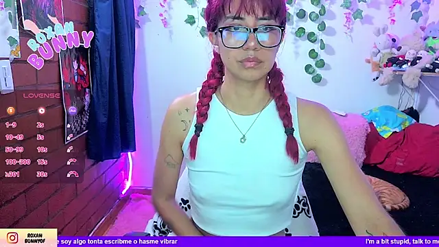 Snapshot of Roxanbunny1 chatting on 05.02.26 Roxanbunny1 online show from 05.02.26