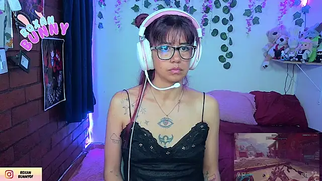 Snapshot of Roxanbunny1 chatting on 05.25.26 Roxanbunny1 online show from 05.25.26