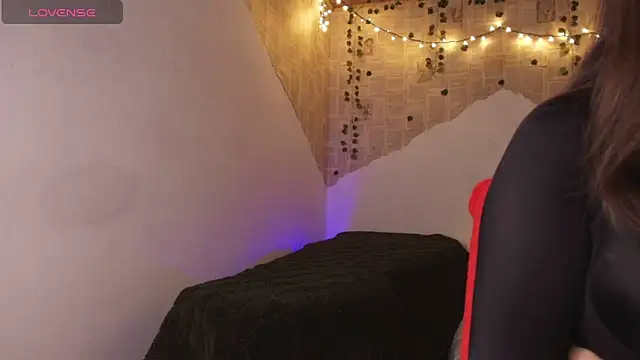 Snapshot of kisstarxxx chatting on 11.22.25 kisstarxxx online show from 11.22.25