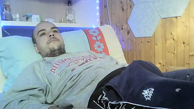 Snapshot of ItalianVinDiesel chatting on 12.26.24 ItalianVinDiesel online show from 12.26.24