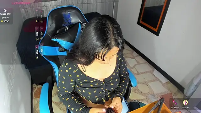 Snapshot of Charis_21 chatting on 10.26.25 Charis 21 online show from 10.26.25