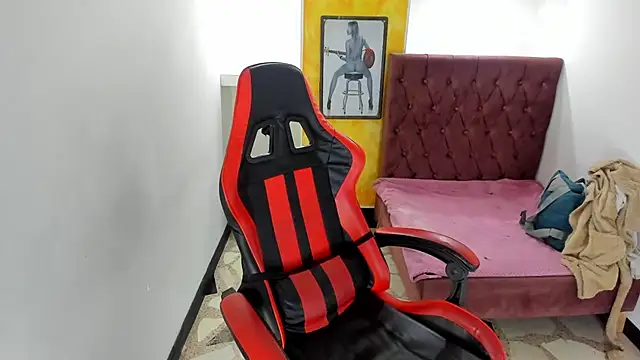 Snapshot of Charis_21 chatting on 11.08.25 Charis 21 online show from 11.08.25