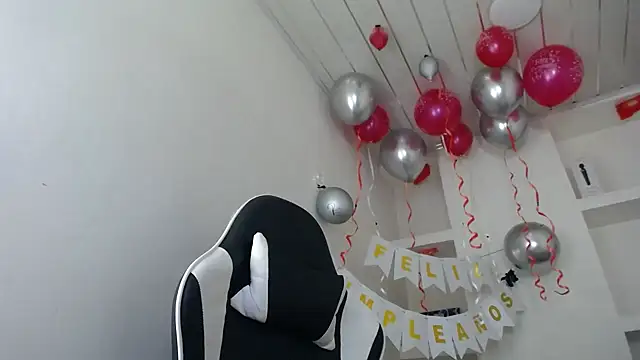 Snapshot of Charis_21 chatting on 11.14.25 Charis 21 online show from 11.14.25