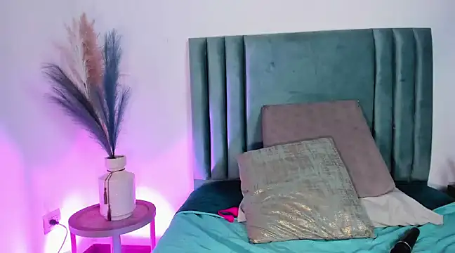 NoraDasilva online show from 02.22.25