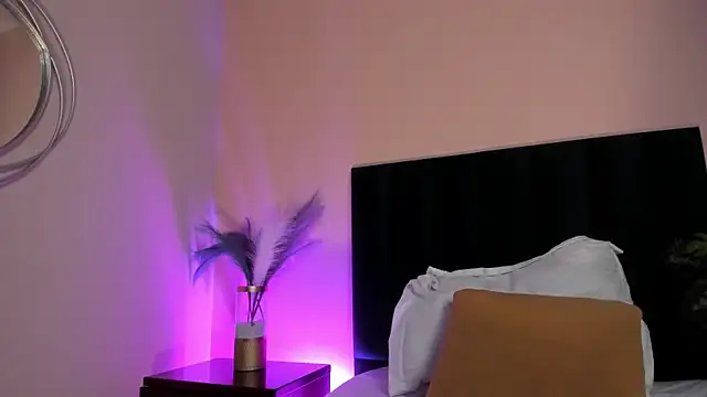 Snapshot of NoraDasilva chatting on 12.20.25 NoraDasilva online show from 12.20.25