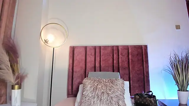 Snapshot of NoraDasilva chatting on 01.06.26 NoraDasilva online show from 01.06.26