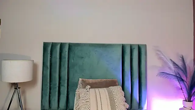 Snapshot of NoraDasilva chatting on 01.10.26 NoraDasilva online show from 01.10.26