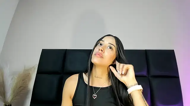 Snapshot of NoraDasilva chatting on 02.05.26 NoraDasilva online show from 02.05.26