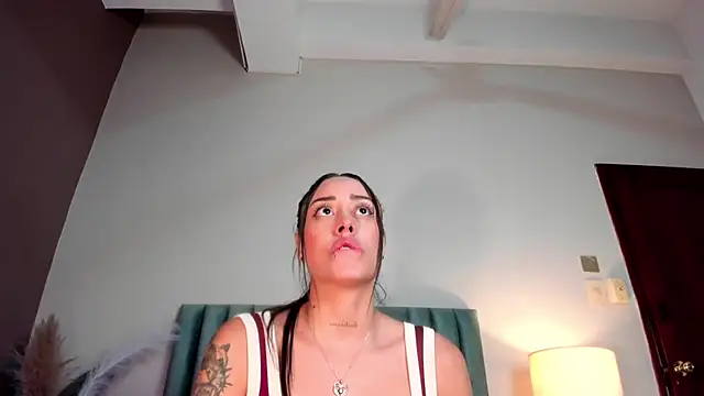 Snapshot of NoraDasilva chatting on 02.19.26 NoraDasilva online show from 02.19.26