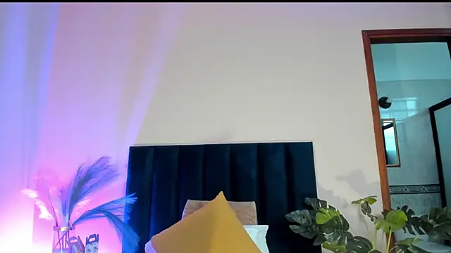 Snapshot of NoraDasilva chatting on 02.24.26 NoraDasilva online show from 02.24.26